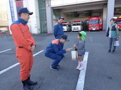２
