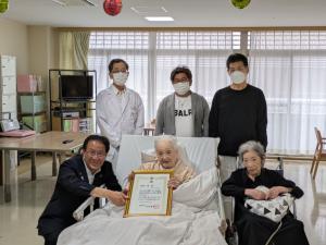 関係者との記念写真