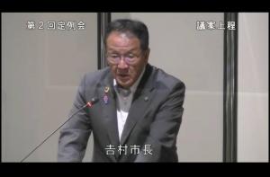 議場での市長挨拶の写真