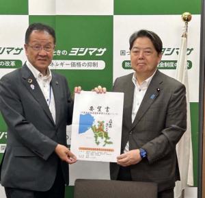 官房長官と面会写真