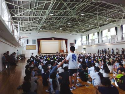 スピーチの感想を言っている子ども