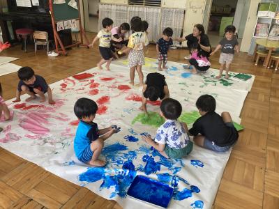 みんなでボディーペインティングをしました