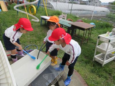ウサギ小屋のお掃除
