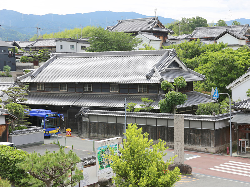 叡福寺前