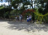 みんなで遊ぶ子供たち