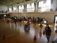 体育館での体験の全体の様子