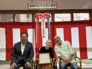 訪問者との記念写真