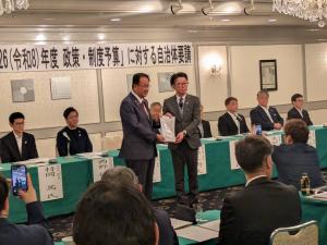 要望書受取の写真