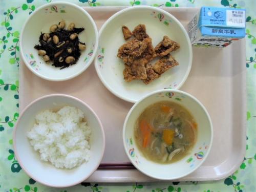 給食の写真