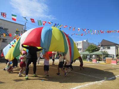 バルーンの演技で始まったオープニング