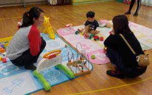 未就園児の保護者の方も楽しそうです