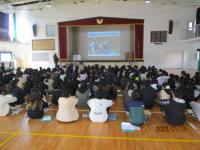 話を聞く高学年