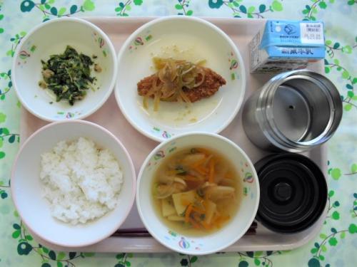 給食の写真