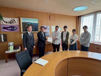 提案書提出のようす