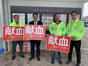 関係者との記念写真