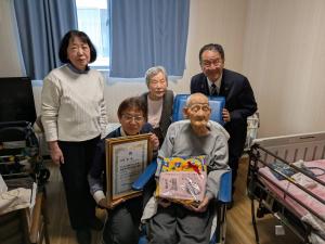 関係者との記念写真