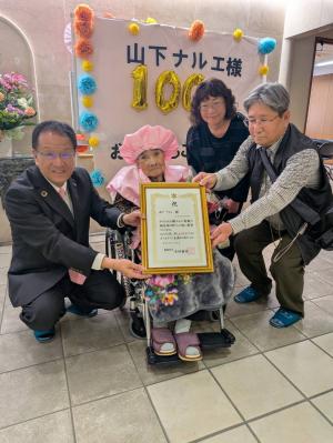 関係者との記念写真