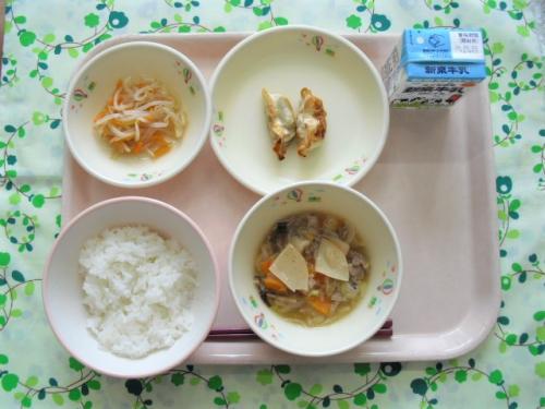 給食の写真