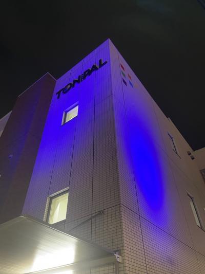 TONPALのブルーライトアップ画像