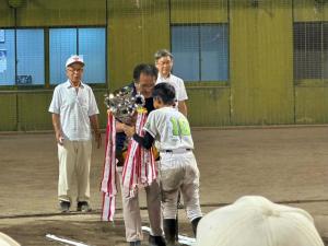 トロフィー授与状況写真