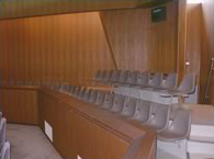 写真：議場の傍聴席の画像