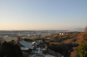 目白不動願昭寺から見た富田林市内の写真