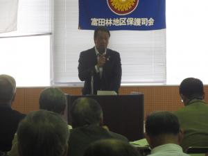 保護司会総会で挨拶をする市長２