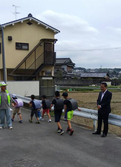 彼方小学校区地域見守り活動の様子