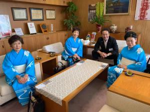 河内音頭保存会役員と面会時の写真