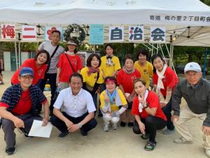 盆踊り会場での集合写真