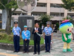 交通安全街頭キャンペーンでの市長