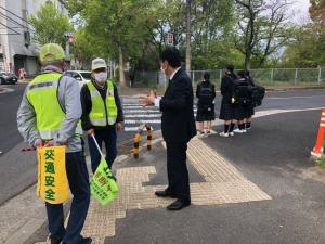 寺池台小学校区登校視察の様子