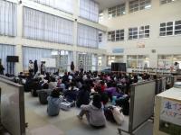 5年生が小金っ子ホールで学年集会を開いています。