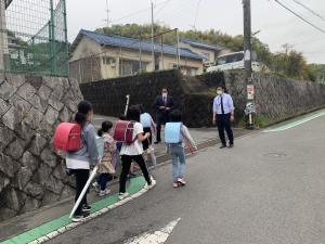 登校視察