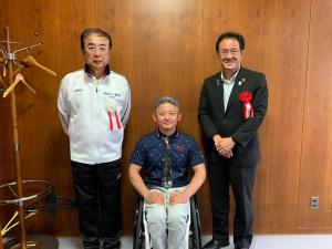 スポーツ推進委員60周年記念式典で記念講演をされた花岡さんと市長