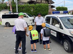 川西小学校区登校視察