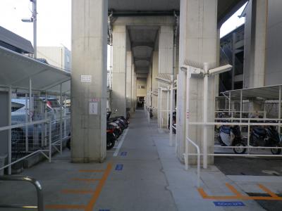 川西駅自転車駐車場内部