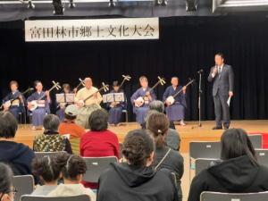 郷土文化大会にて挨拶する様子