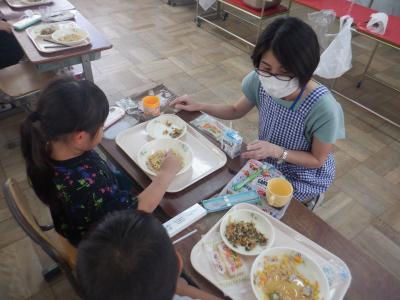 給食サポートの様子